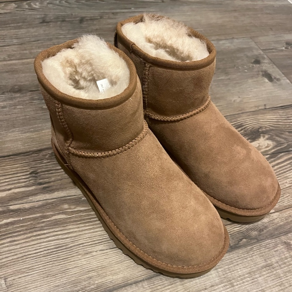 Chestnut UGG Classic Mini
